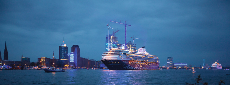 „Mein Schiff 1“ im Trockendock bei der Lloyd Werft