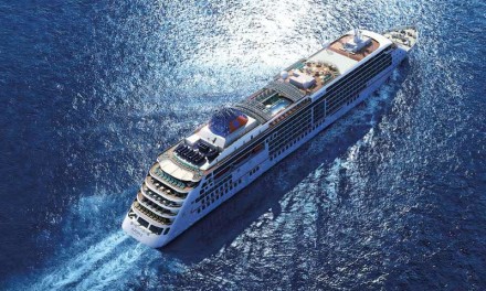 Kreuzfahrtschiff EUROPA 2 wird zum schwimmenden Fashion-Hotspot