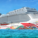 Der chinesische Künstler Tan Ping gestaltet die Rumpfbemalung der Norwegian Joy