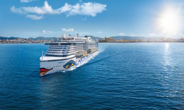 AIDAperla wird  in Palma de Mallorca (Spanien) getauft.