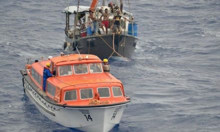 MS Albatros rettet sechs Fischer aus höchster Seenot