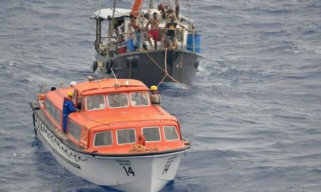 MS Albatros rettet sechs Fischer aus höchster Seenot