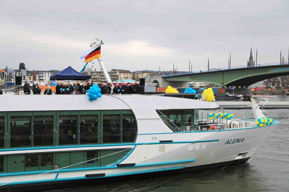 Phoenix Reisen: MS Alena getauft